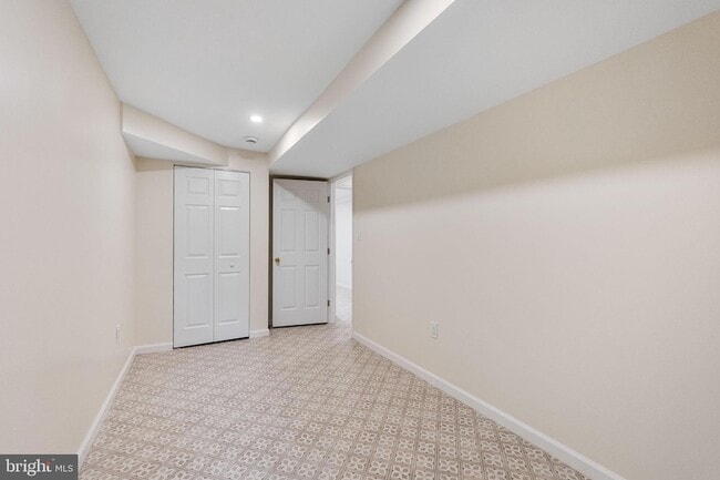 Building Photo - 145 D St SE