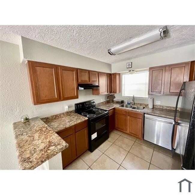 Building Photo - 1502 Oleander