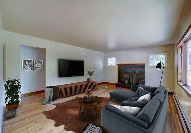 Building Photo - Spacious 3-Bedroom + Office | Updated Kitc...