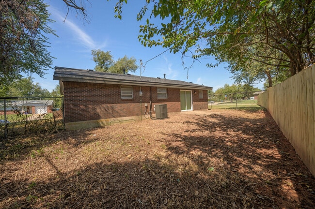 Building Photo - 3912 Parkwoods Ln