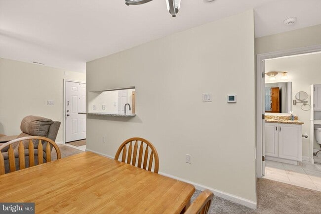 Building Photo - 511 Diamond Dr