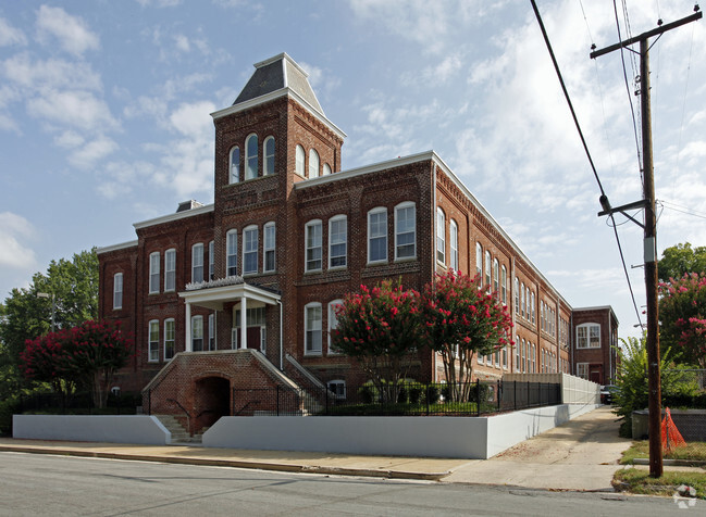 Building Photo - Fairmount House