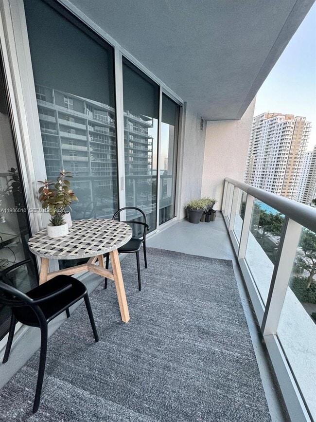 Building Photo - 475 Brickell Ave