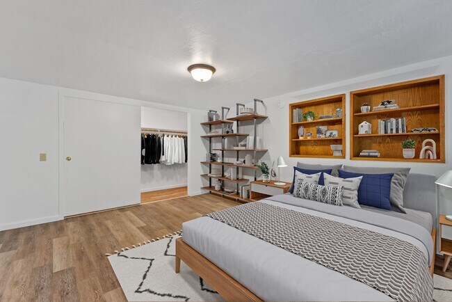 Building Photo - 475 Riverview Dr