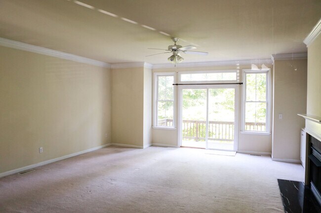 Building Photo - Spacious Melbourne Park Townhome
