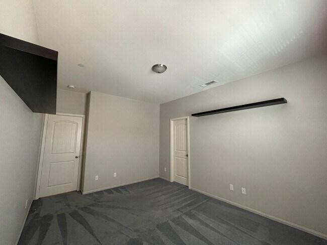 Building Photo - Spacious Chula Vista Home | 2 Car Garage | Pools, Gym & Tennis Courts