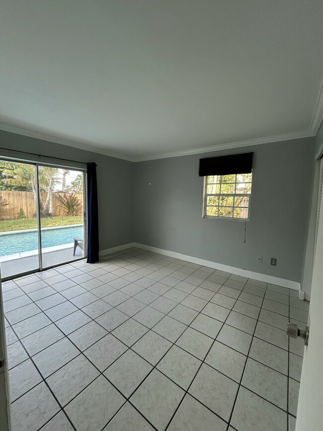 Building Photo - 5839 Daphne Dr