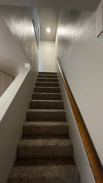 Building Photo - 114 Meadow View Dr