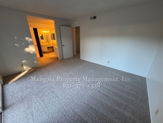 Building Photo - 22490 Ferdinand Dr