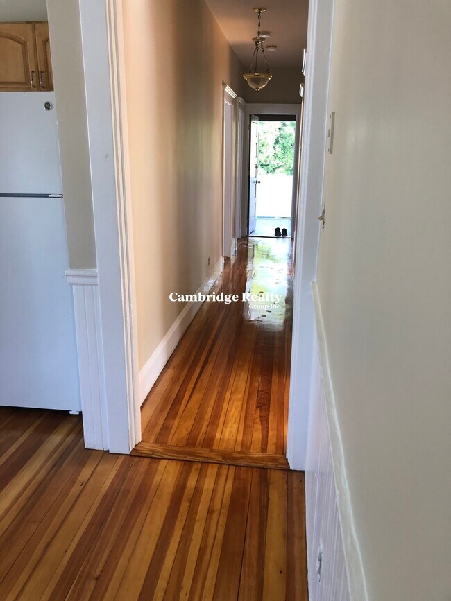 Building Photo - 204 Fellsway W