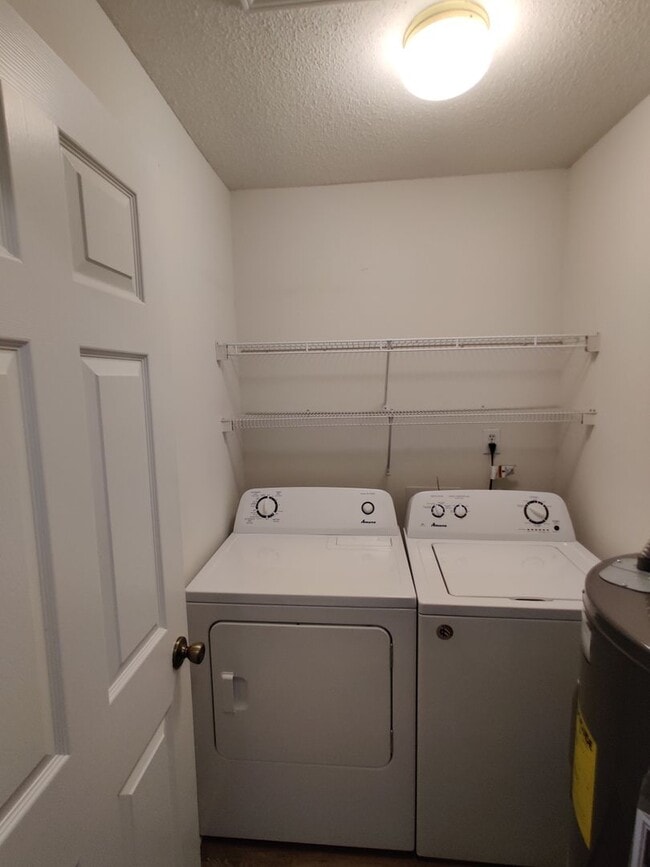 Building Photo - Townhome in Ballyntyne