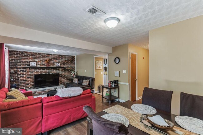 Building Photo - 4600 Linmar Ct