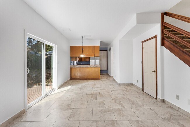 Building Photo - 1527 Verdi St