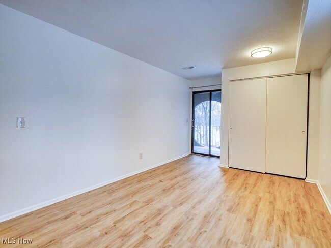 Building Photo - 33803 Electric Blvd