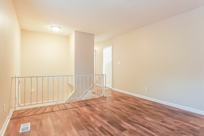 Building Photo - 5040 Ewell Ln