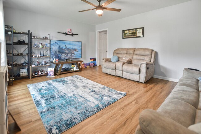Building Photo - 220 Marshall Dr
