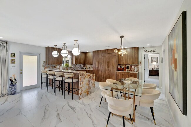 Building Photo - 1981 Coral Gardens Dr