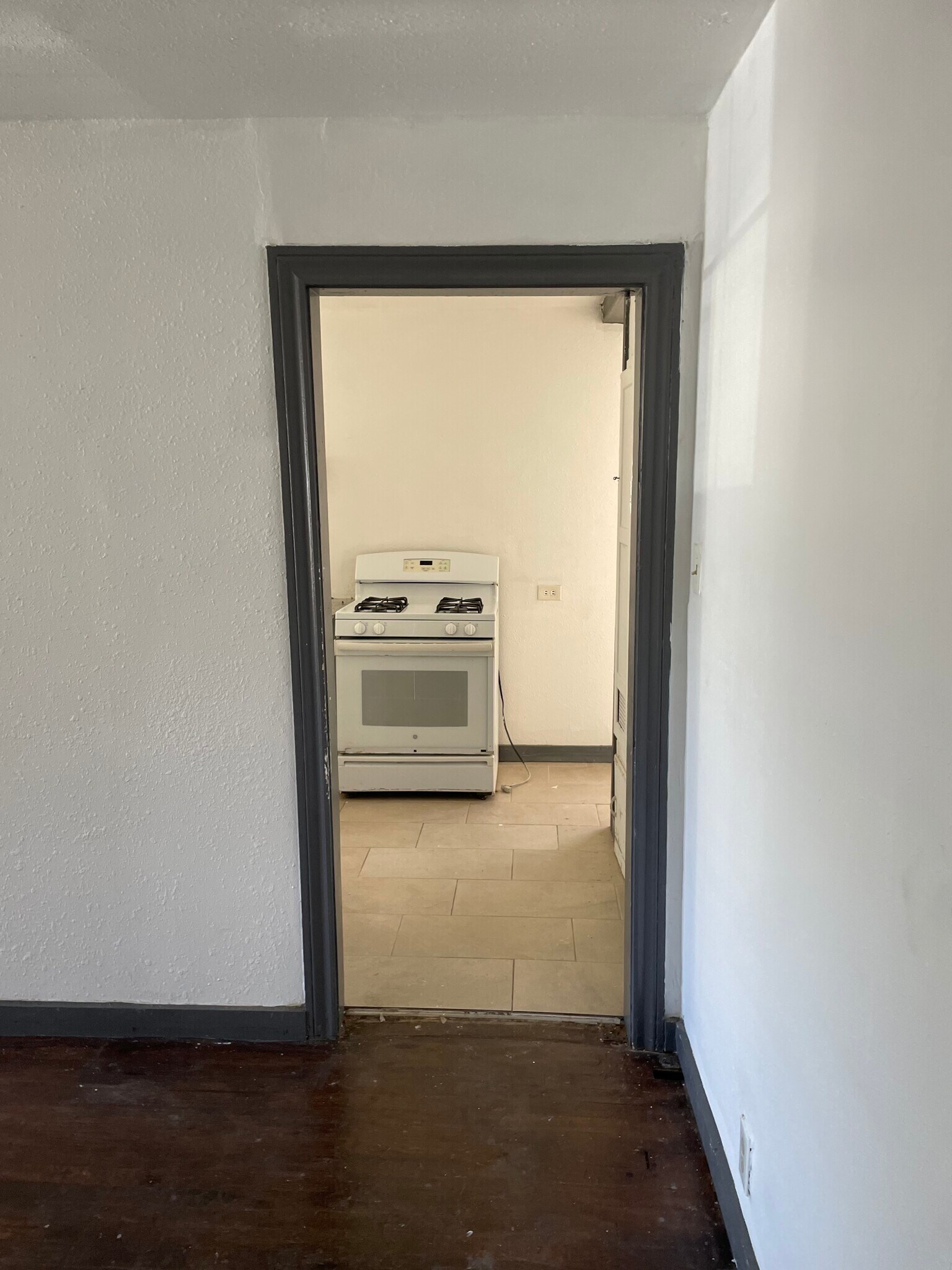 Building Photo - 208 Claremont Ave