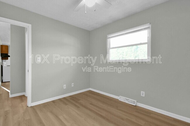 Building Photo - 1731 Elaine Rd