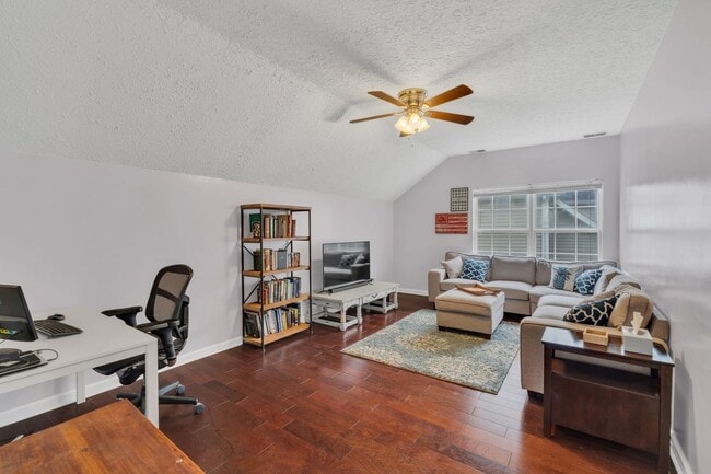 Building Photo - Three bed two bath home with 2 car garage. Less than 7 miles from airport & close to Percy Priest...