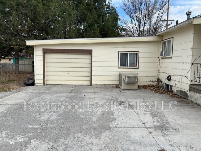 Building Photo - 786 Wilson Ave