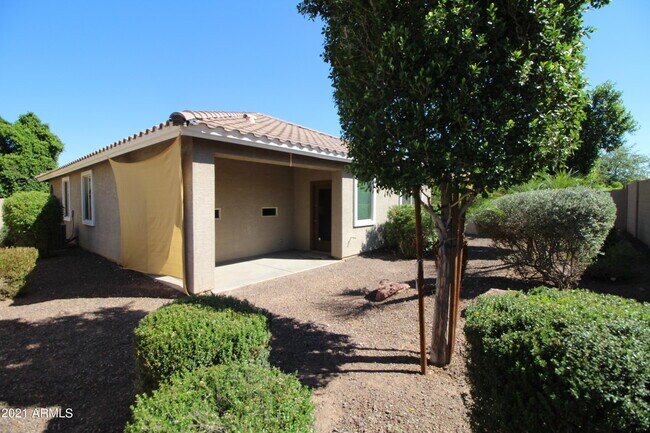 Building Photo - 851 E Aberdeen Dr