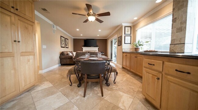 Building Photo - 2685 Placerville Ct