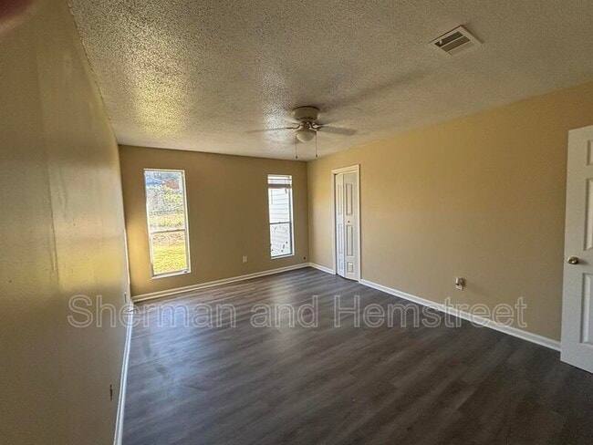 Building Photo - 2714 Cranbrook Dr