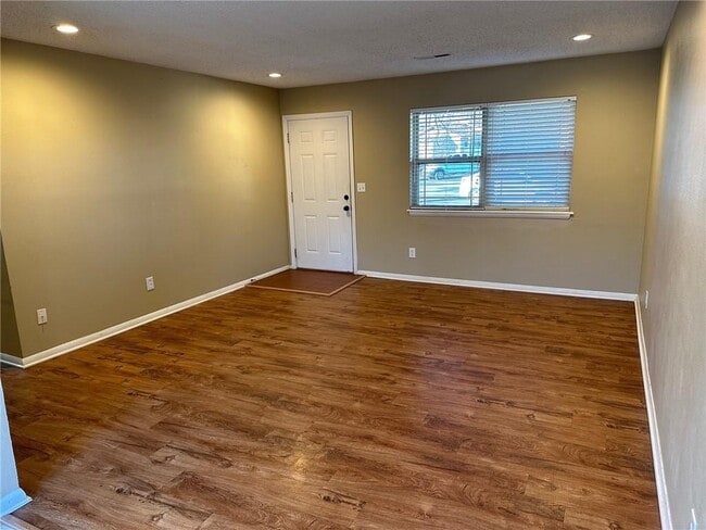 Building Photo - 332 W Nightingale Cir