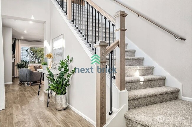 Building Photo - A fabulous 5 bedroom and 3.5 bathroom house