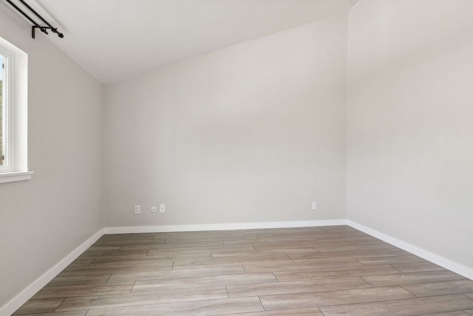 Building Photo - 1180 S Monaco St Pkwy