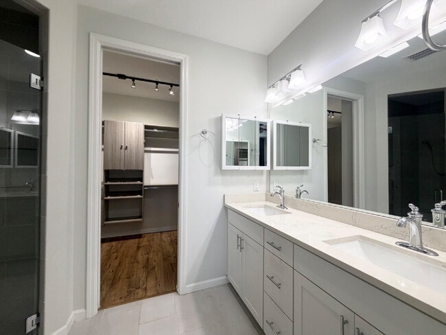 Building Photo - Beautiful Designed Two Bedroom Home in Margaritaville