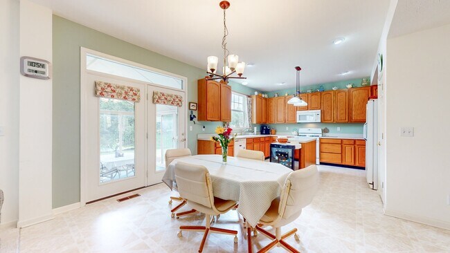 Building Photo - 7053 Sycamore Run Dr