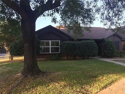 Primary Photo - 2601 Shady Turf Ct