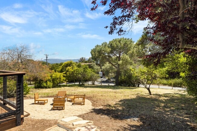 Building Photo - 810 W California Way