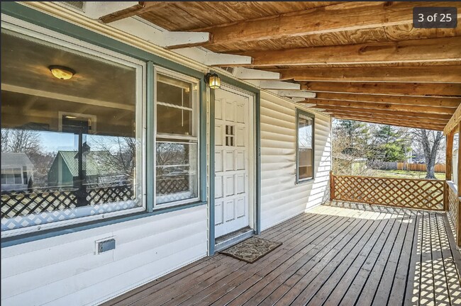 Building Photo - 3-Bedroom Home + Bonus Room in SE Springfield