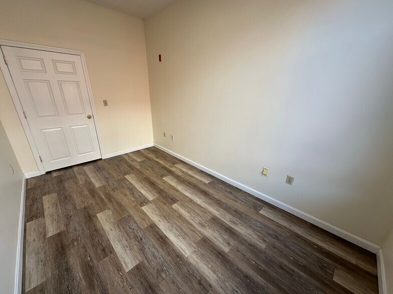 Building Photo - 76 Essex St