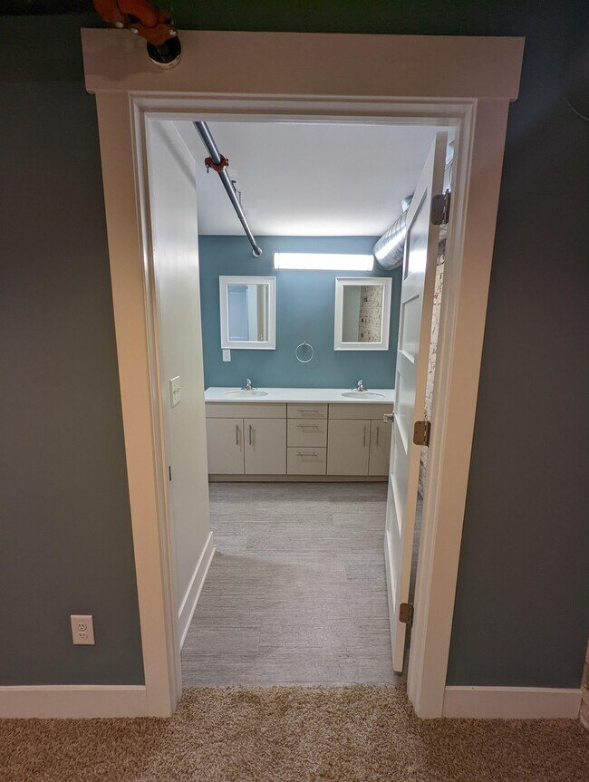 Building Photo - 130 E State St