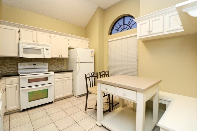 Building Photo - 1402 Longhorn Dr