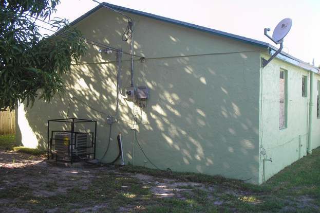 Building Photo - 725 W 6th St