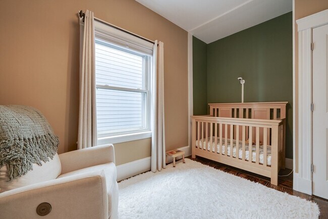 Building Photo - 41 Farragut Rd