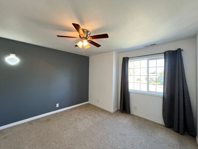 Building Photo - 1592 Kingston Way