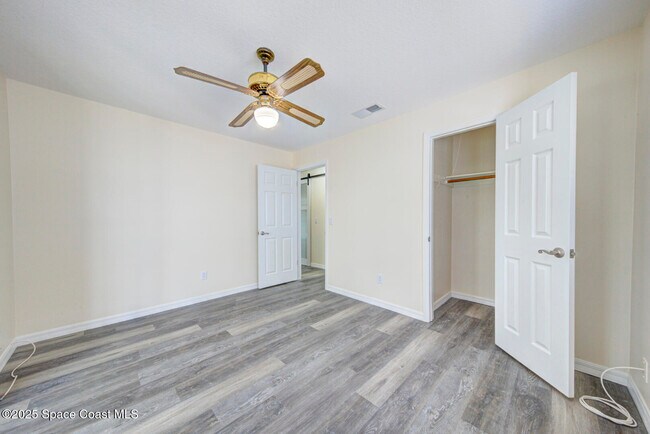 Building Photo - 1065 Molaki Dr