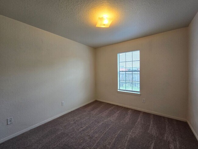 Building Photo - 3906 Hitchrock Dr