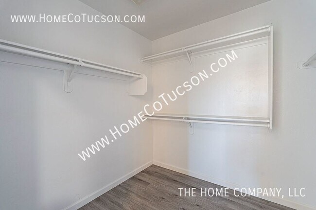 Building Photo - 6645 E Gehrig Ln