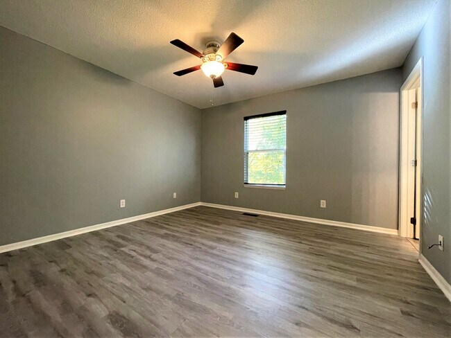 Building Photo - 1251 Hall Ln
