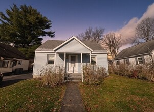 Building Photo - 3 Bedroom 1 Bath Rental Rome NY