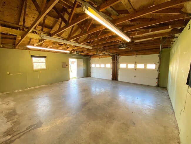 Building Photo - 525 S Williamson Ave
