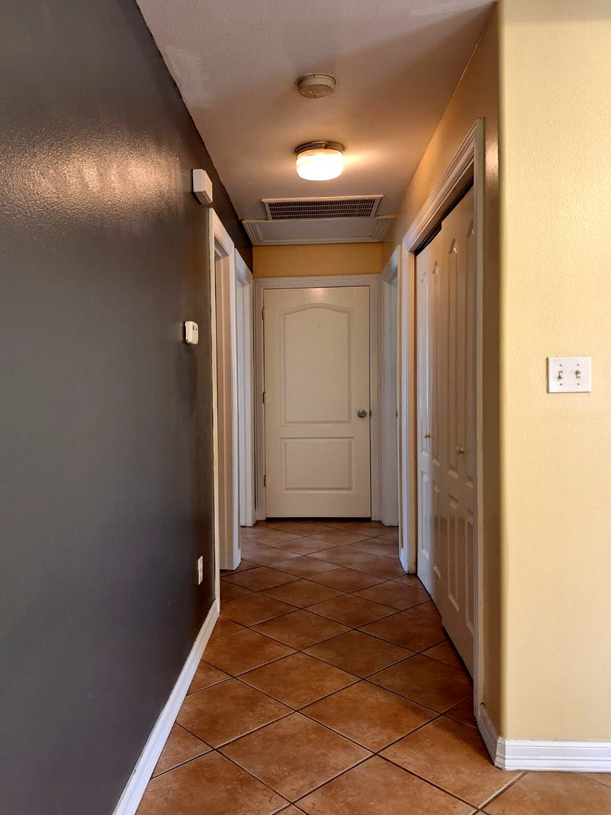 Building Photo - 2118 Aruba Dr