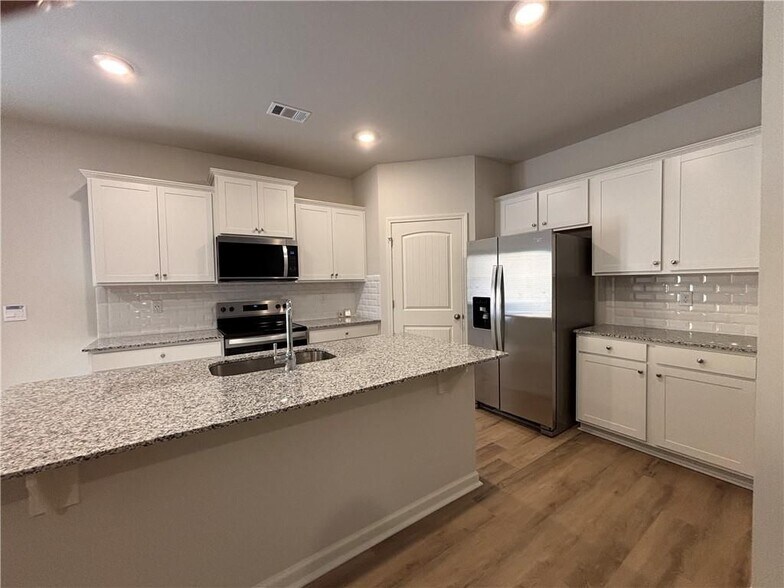Building Photo - 27 Rustin Rdg